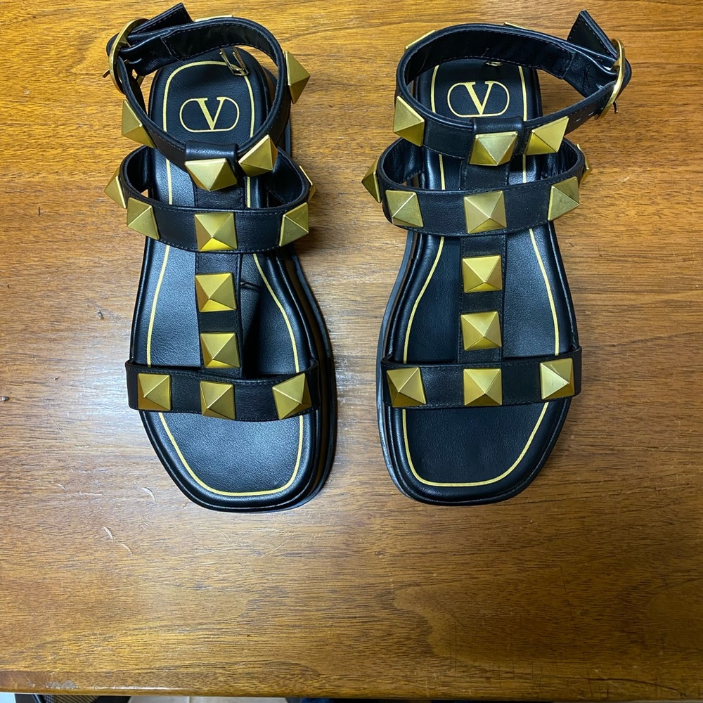 Valentino Garavani Roman Stud Calfskin Platform Sandal Size 38 US 8 Black Gold
